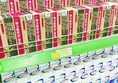 药店被曝潜规则 物美价廉药摆货架最底端