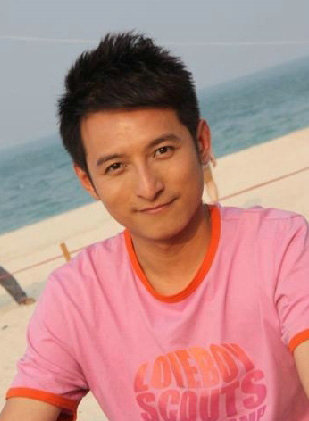 1999年维嘉以外景主持的身份加入，大本营的收视率也开始上升。