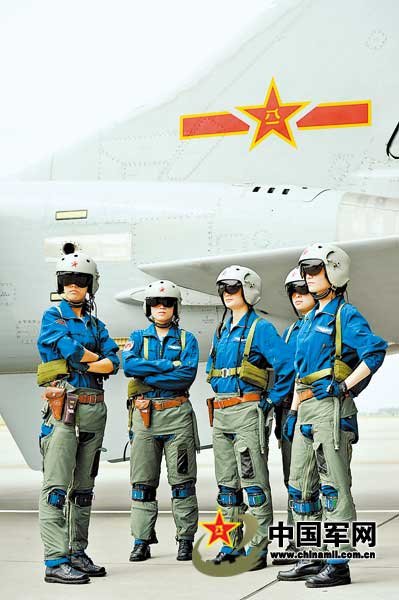 中国女兵走向作战岗位：风吹玉手炼铁骨(图)