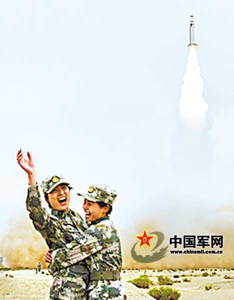 中国女兵走向作战岗位:风吹玉手炼铁骨(图)