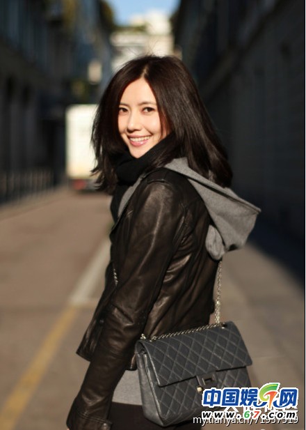 高圆圆海量街拍穿搭私照 网友：太有范儿了！