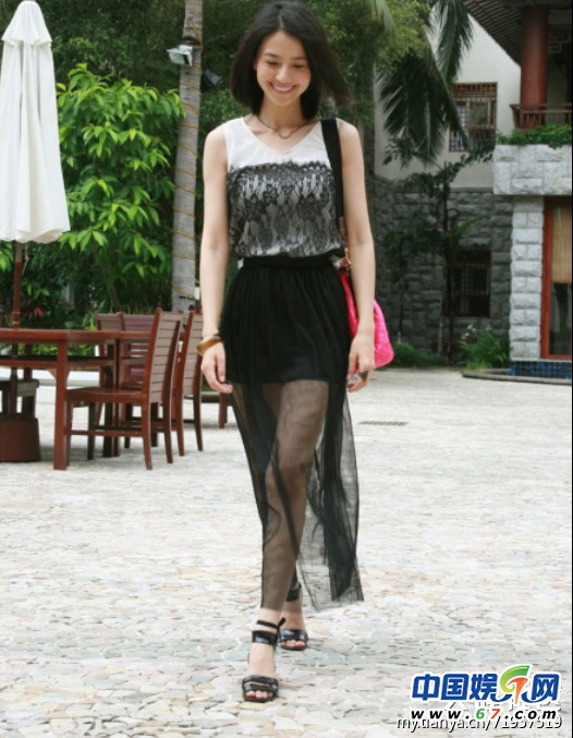 高圆圆海量街拍穿搭私照 网友：太有范儿了！