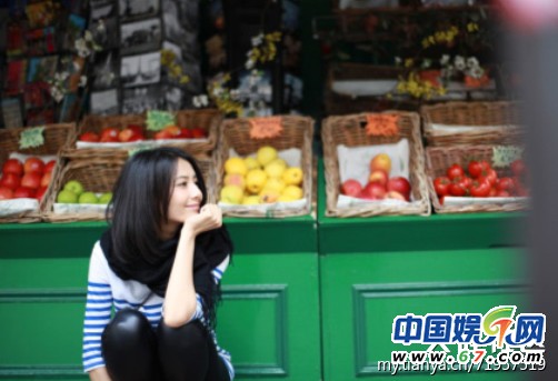 高圆圆海量街拍穿搭私照 网友：太有范儿了！