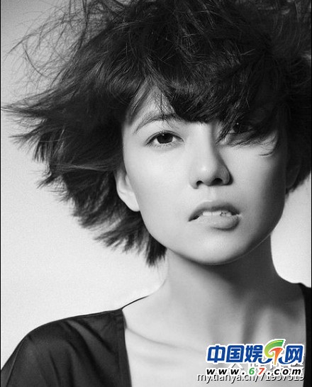 高圆圆海量街拍穿搭私照 网友：太有范儿了！