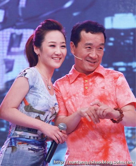 笑星刘亚津24岁漂亮女儿美貌惊人