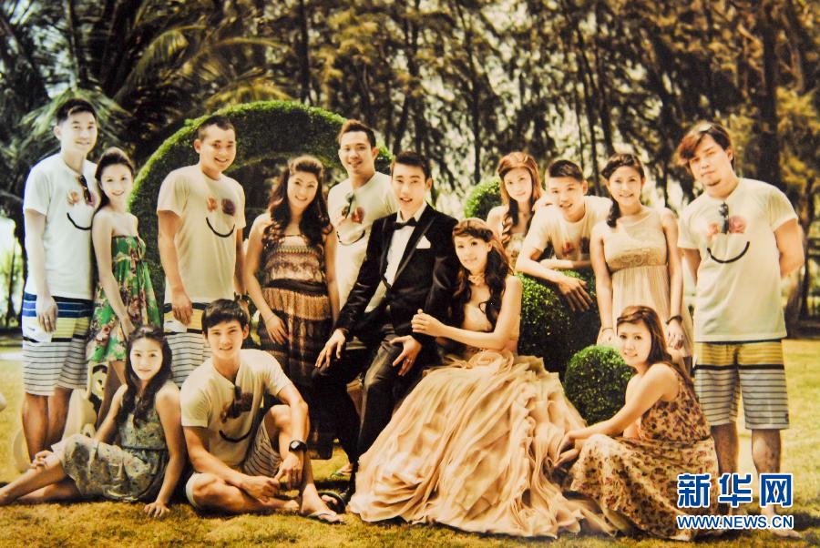 李宗伟与黄妙珠婚前试婚纱 婚礼10日举行