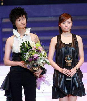 娱乐圈真假闺蜜大起底 大S安以轩抢老公翻脸