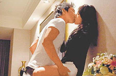 女星大谈拍床戏感受 真放得开