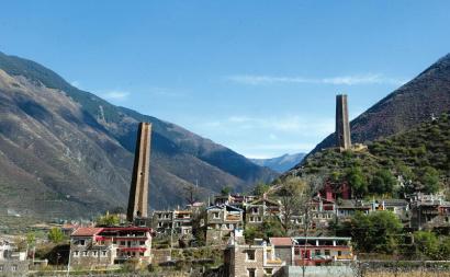 四川现中国版比萨斜塔:倾斜超50年 多次地震不倒