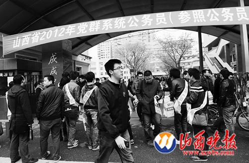 男子年薪15万仍选择考公务员 称曾看不起考公同学 男子年薪15万仍选择考公务员 称曾看不起考公同学