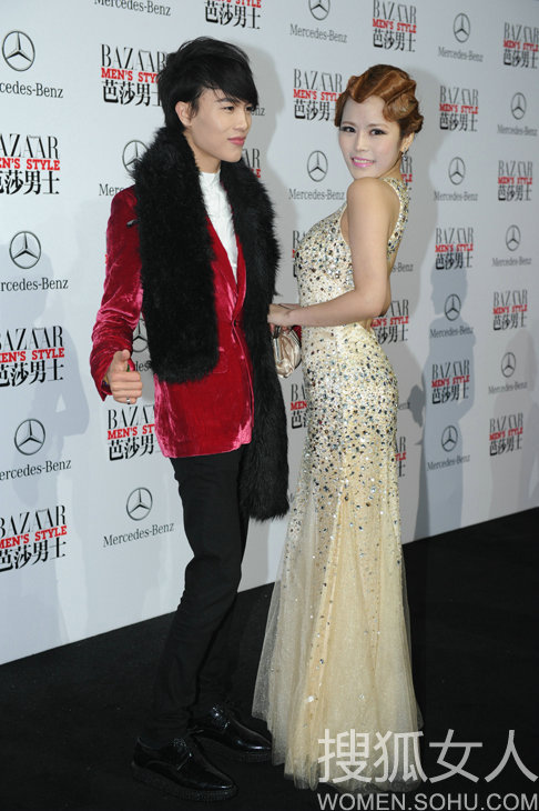 众星助阵芭莎颁奖礼 内地女星透视装走红毯抢镜