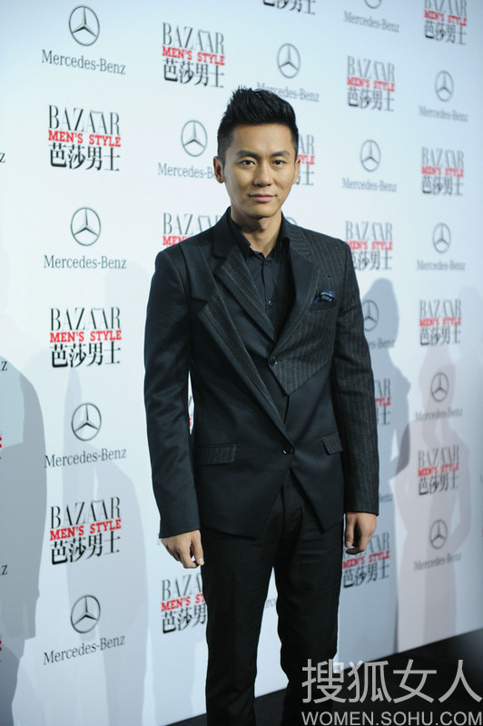 众星助阵芭莎颁奖礼 内地女星透视装走红毯抢镜