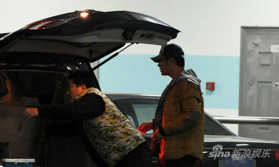 任重姚笛避绯闻 机场分分合合难默契