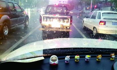 狂风冷雨速降8度 青岛一夜入冬