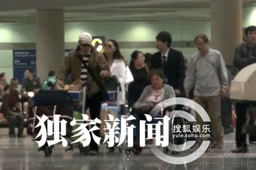 李幼斌史兰芽陪父母回京