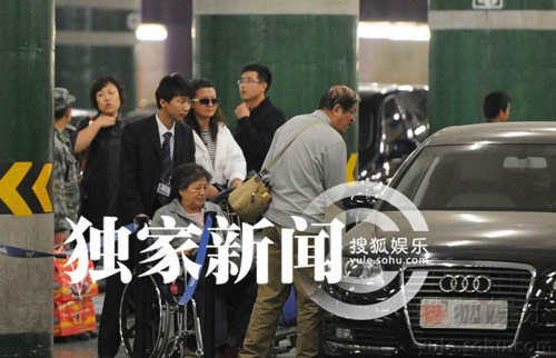 李幼斌开豪华军车显霸气