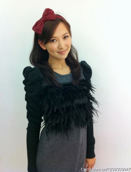 国足队长杜威主动示爱浙江美女主播亚丽 蜂腰长腿似侯佩岑