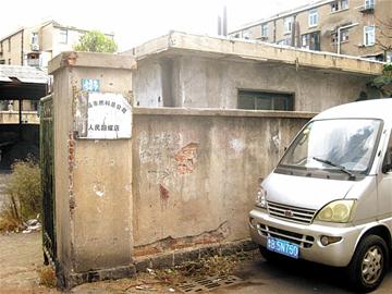 青岛最后的煤店:门店安居一隅 拉煤人一身粗布穿行喧嚣