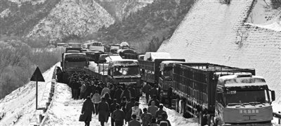 京藏高速昨晚恢复通车 滞留车辆大部分已撤离