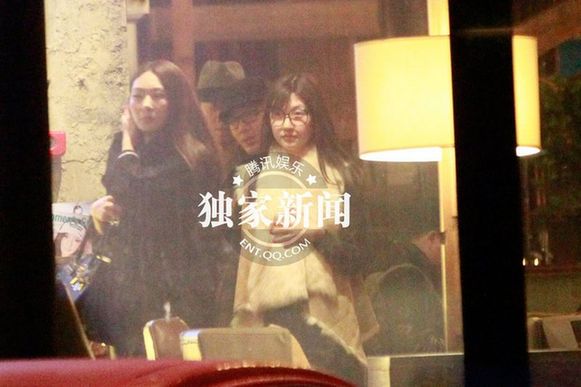 刘谦与小十岁富家千金恋情曝光 深夜同回公寓