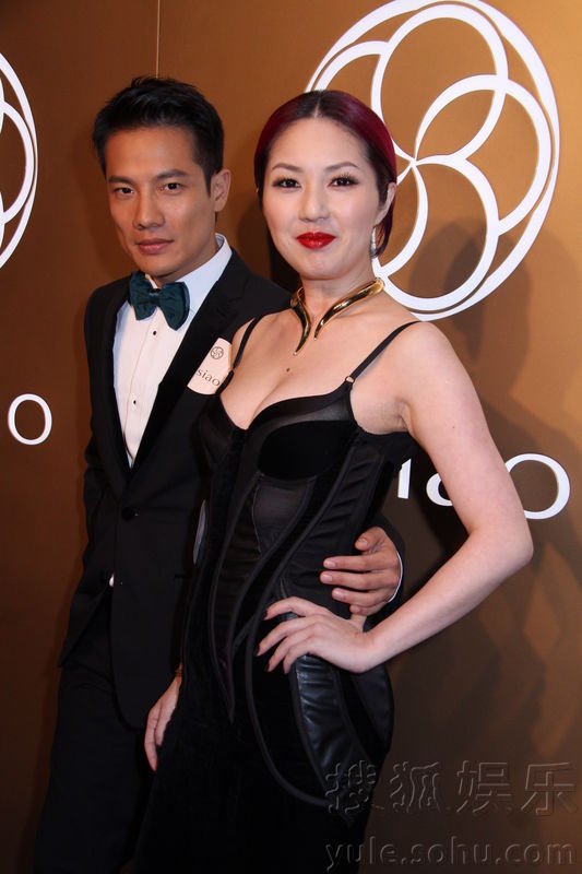 杨千嬅携丁子高同亮相