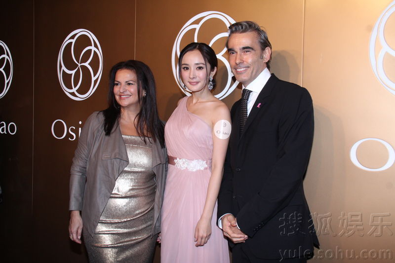 杨千嬅携丁子高同亮相