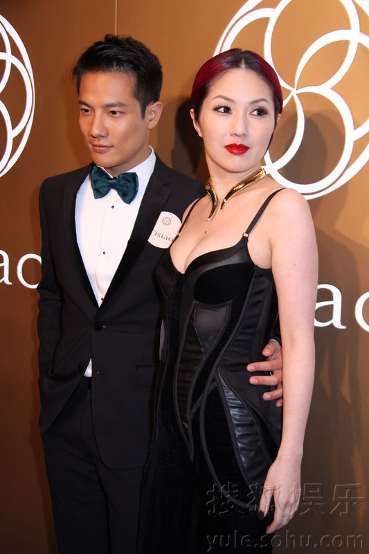 杨千嬅携丁子高同亮相