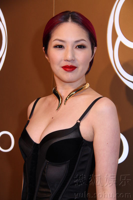 杨千嬅携丁子高同亮相