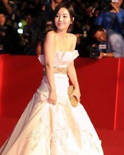 盘点韩星走红毯敢露瞬间 那两片布能遮住啥