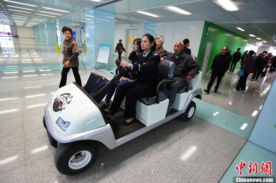 南京鼓楼医院新楼带停机坪 网友称不如降药费