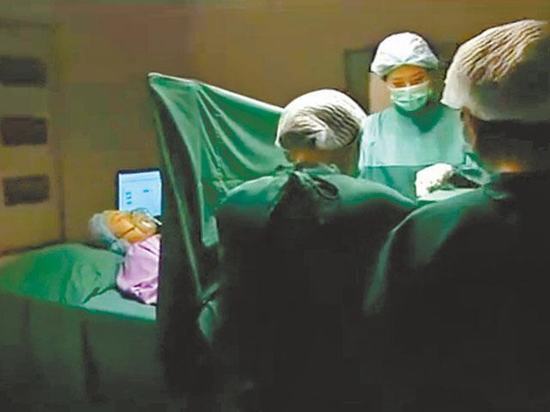 《雷霆扫毒》雷人穿帮：沙胆添没瞎 徐子珊假睫毛亮了