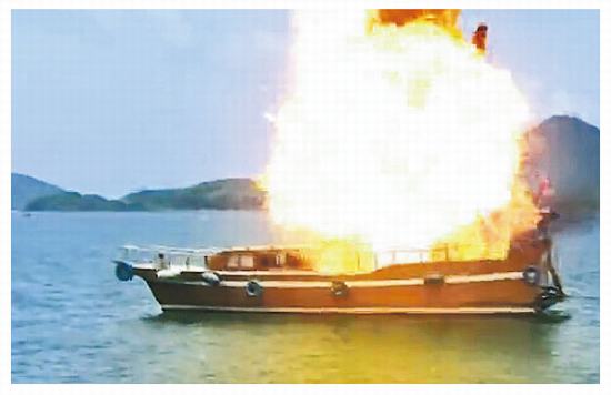 《雷霆扫毒》雷人穿帮：沙胆添没瞎 徐子珊假睫毛亮了