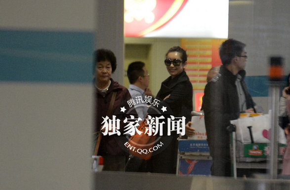 秦海璐带父母回京 疑似商讨婚姻大事