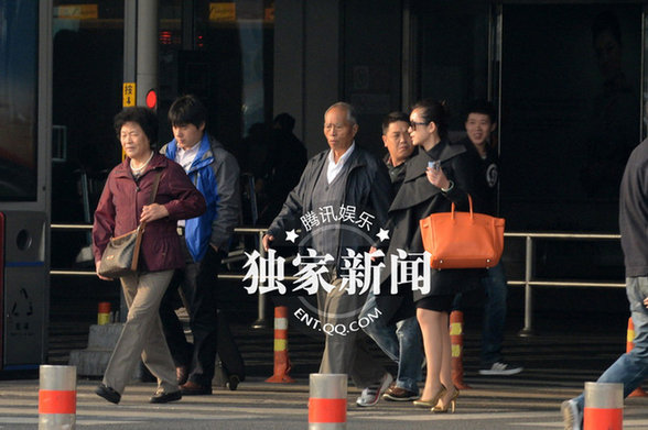 秦海璐带父母回京 疑似商讨婚姻大事