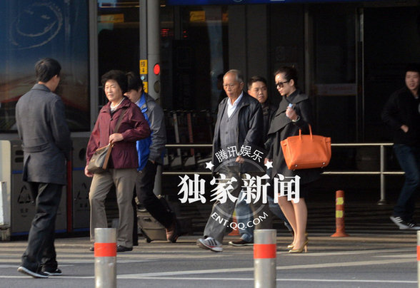 秦海璐带父母回京 疑似商讨婚姻大事
