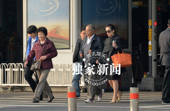 秦海璐带父母回京 疑似商讨婚姻大事