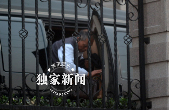 秦海璐带父母回京 疑似商讨婚姻大事