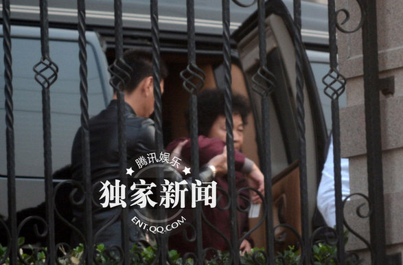 秦海璐带父母回京 疑似商讨婚姻大事