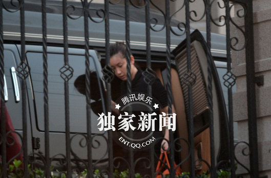 秦海璐带父母回京 疑似商讨婚姻大事