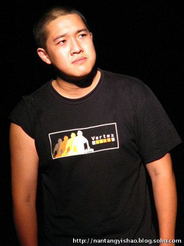 52岁吕丽萍23岁儿子近照曝光 外形像前夫张丰毅