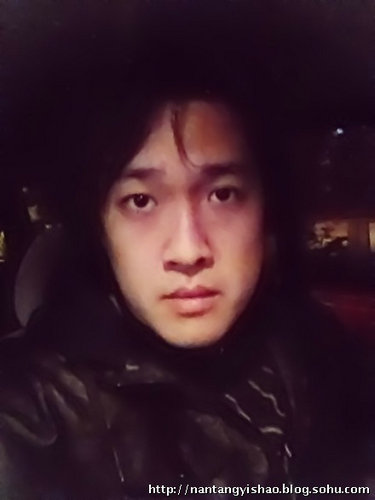 52岁吕丽萍23岁儿子近照曝光 外形像前夫张丰毅