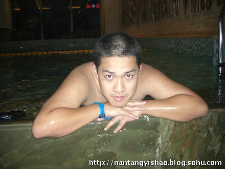 52岁吕丽萍23岁儿子近照曝光 外形像前夫张丰毅