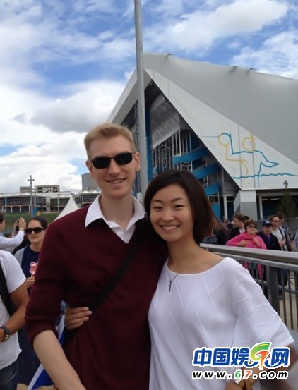 57岁敬一丹25岁女儿与外籍老公曝光 世界名校毕业才貌双全