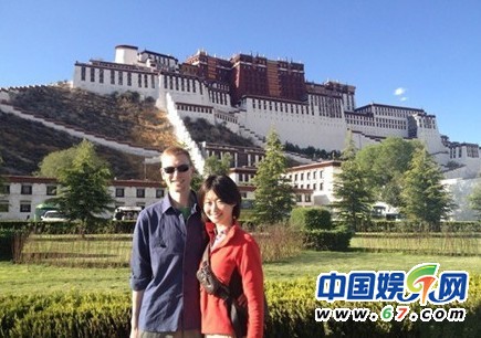 57岁敬一丹25岁女儿与外籍老公曝光 世界名校毕业才貌双全