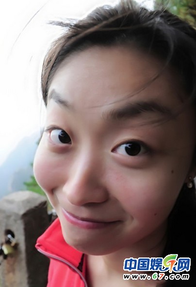 57岁敬一丹25岁女儿与外籍老公曝光 世界名校毕业才貌双全