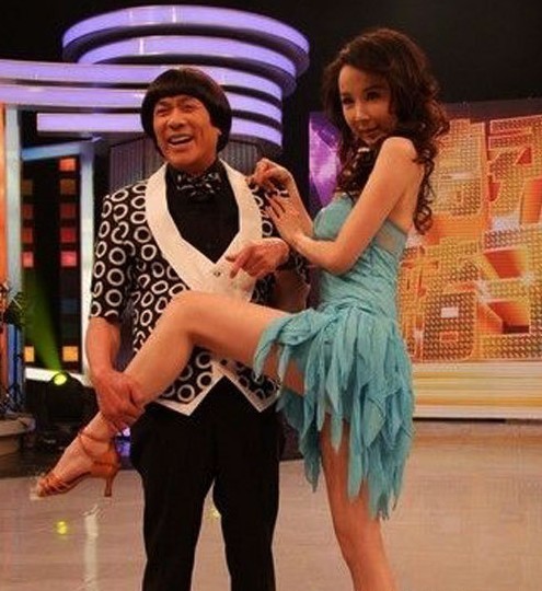 萧蔷劈腿下身一览无遗