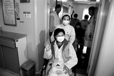 女子复婚为夫捐肝续：恢复良好出监护室同落泪