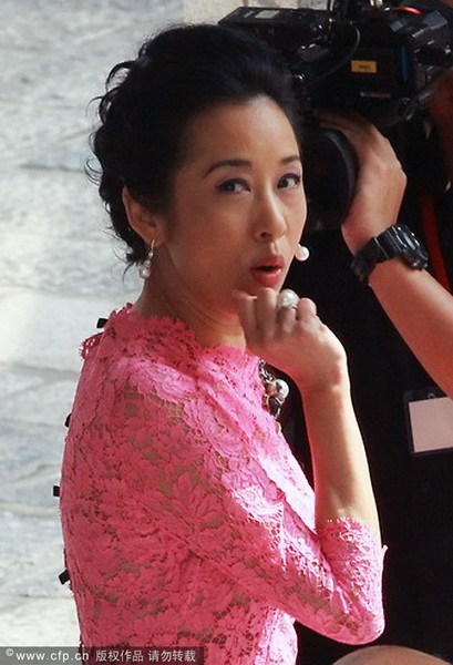 郭晶晶、霍启刚注册结婚 郭晶晶父母现身吴敏霞领衔伴娘团