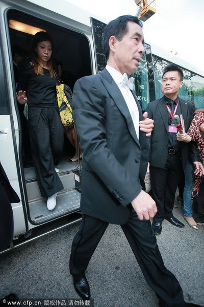 郭晶晶、霍启刚注册结婚 郭晶晶父母现身吴敏霞领衔伴娘团