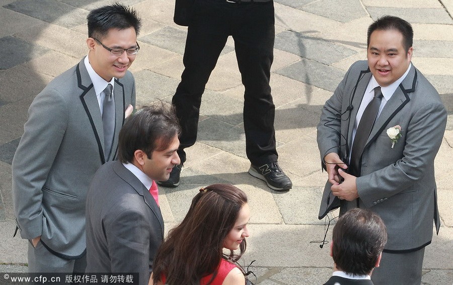 郭晶晶、霍启刚注册结婚 郭晶晶父母现身吴敏霞领衔伴娘团